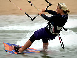 Oceano Atlantico: kite surfer girl